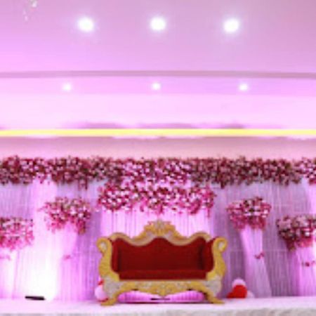 Guru Dev Palace Hotel & Lawn,Ayodhya Exteriör bild