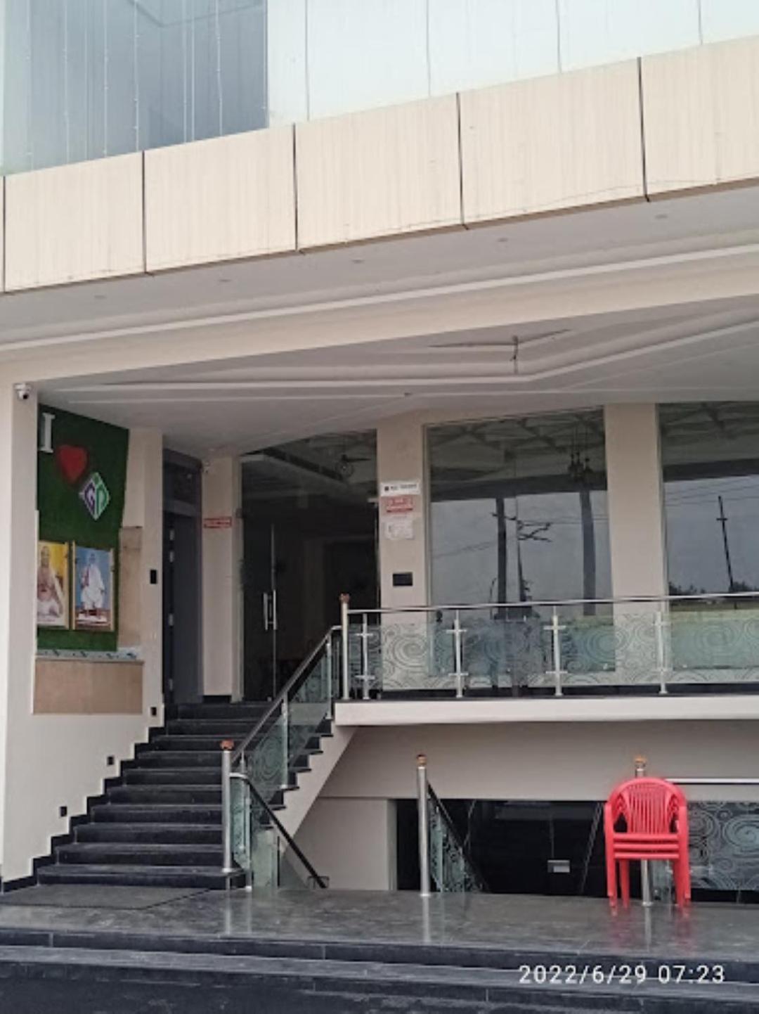 Guru Dev Palace Hotel & Lawn,Ayodhya Exteriör bild
