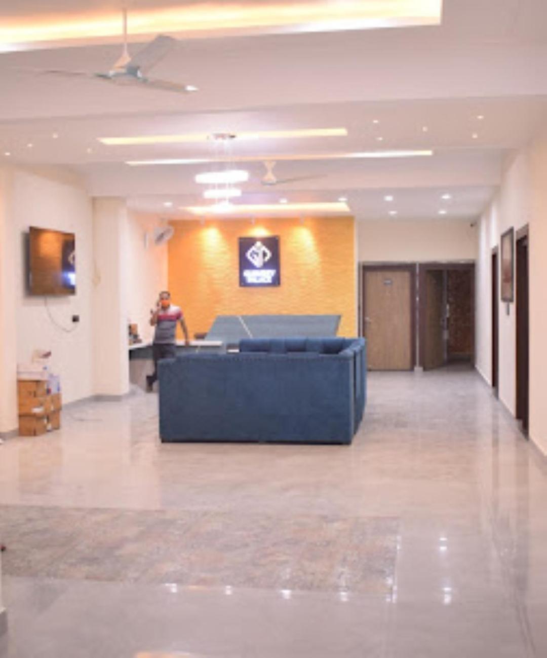 Guru Dev Palace Hotel & Lawn,Ayodhya Exteriör bild